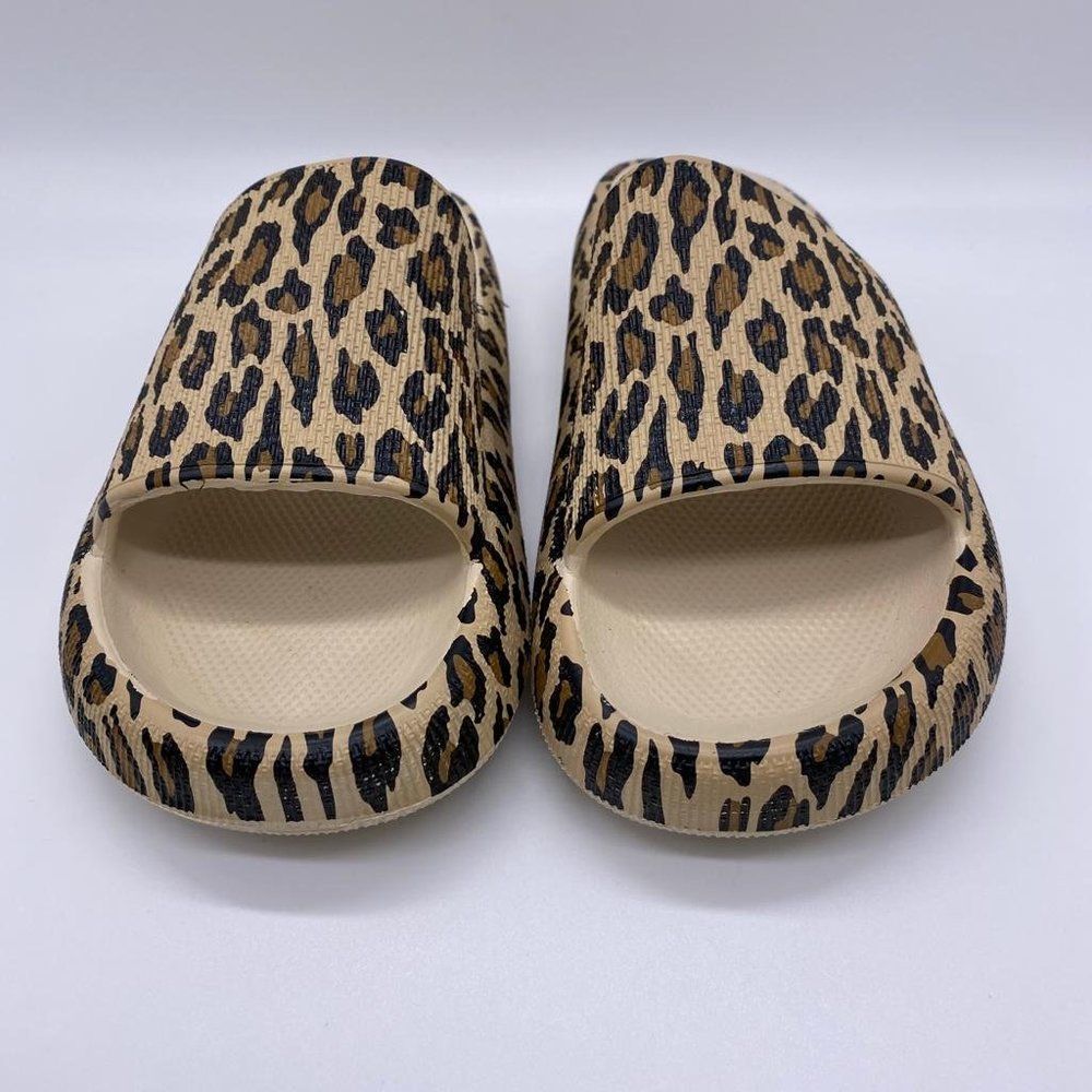 Top Moda Leopard Print Flip Flops - Picture 6 of 6